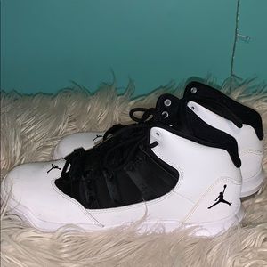 Jordan max aura white